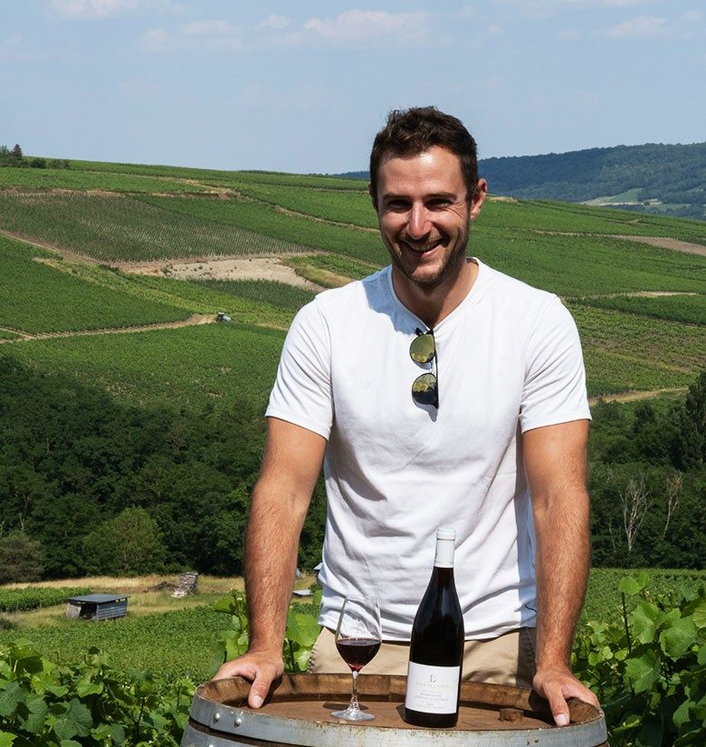 Antonin Lacour dans ses vignes
