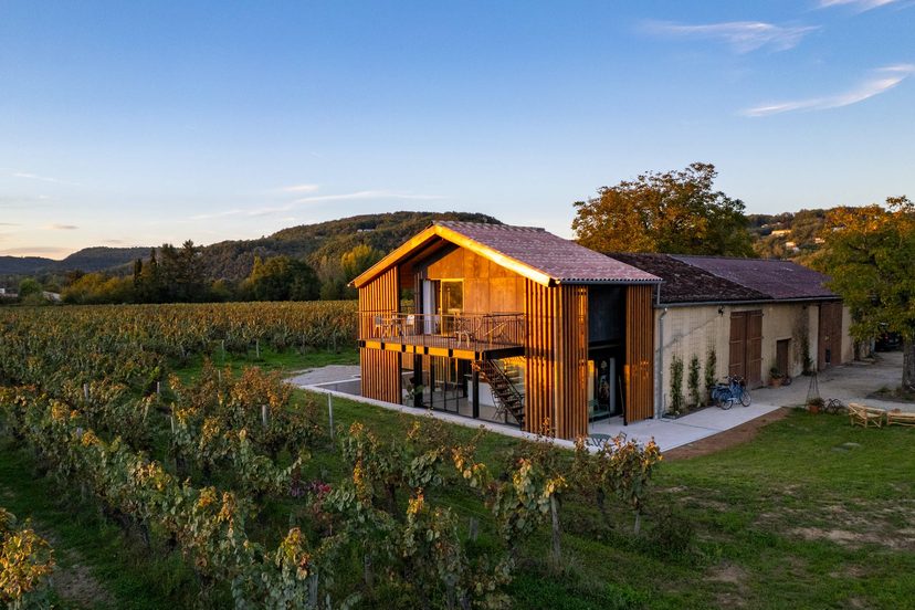 Vue aérienne du domaine et de ses vignes, à Puy-l’Évêque