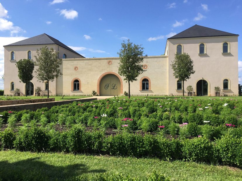 Les bâtiments du domaine et leur jardin