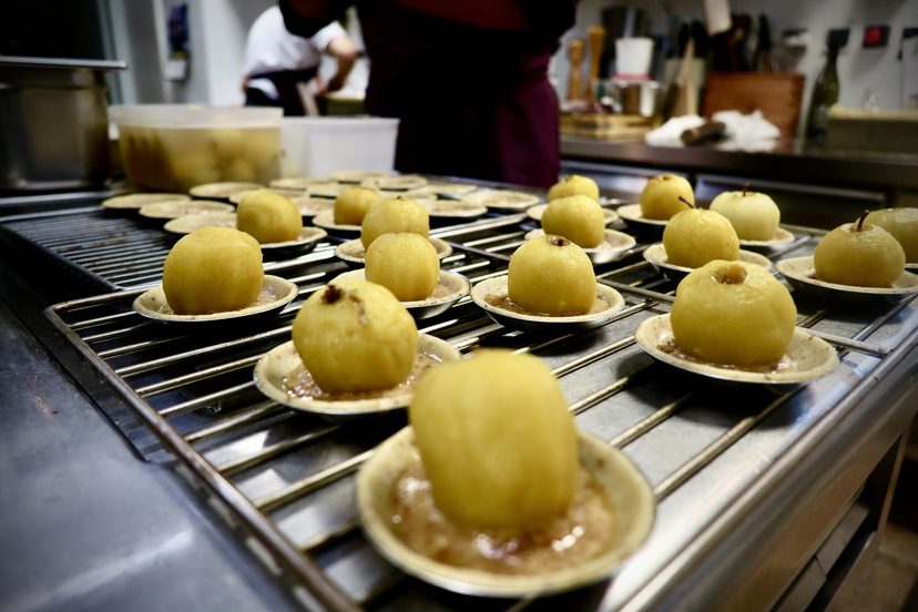 Desserts en préparation dans la cuisine